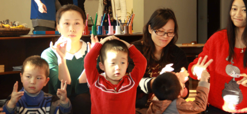 2013年北京公司“生命的微笑”-探访孤残儿童活动